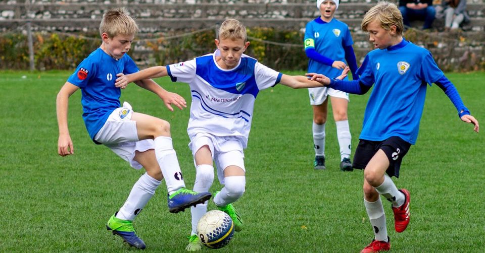 Cenna lekcja dla Kabla U12 (D2) udzielona przez Błękitnych Modlnica