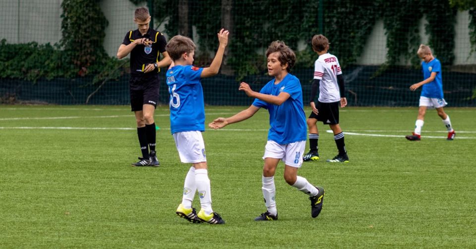 Poszli w ślad senior&oacute;w - młodzik młodszy ogrywa Prądniczankę