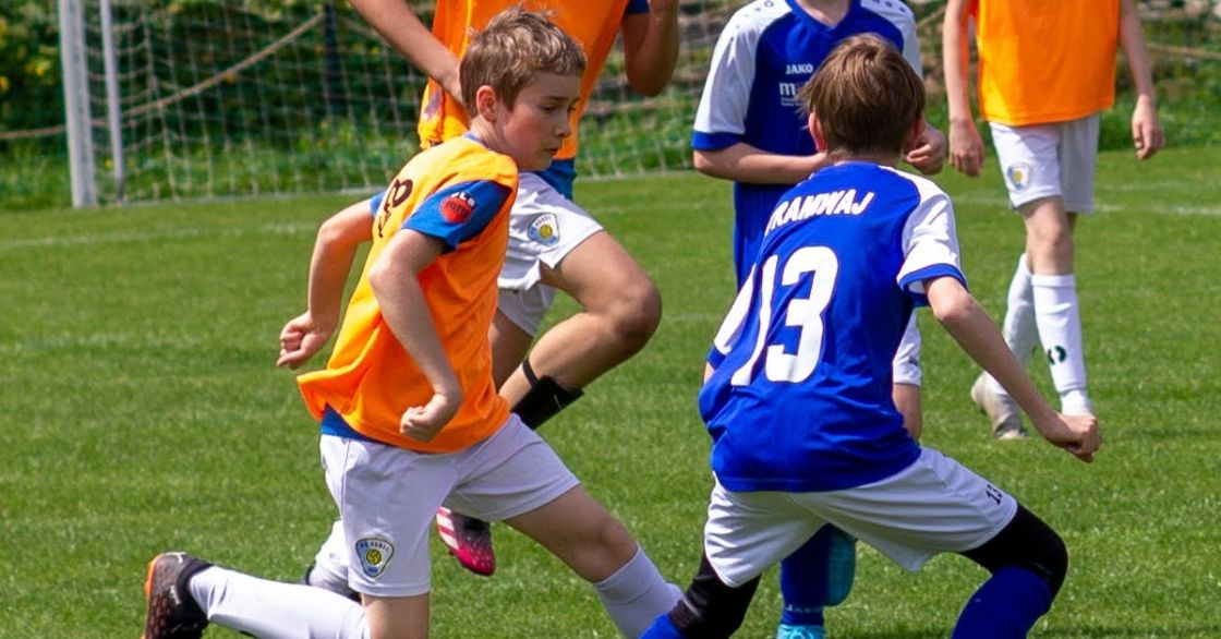 Młodzik starszy zdał piłkarski egzamin w meczu z Tramwajem