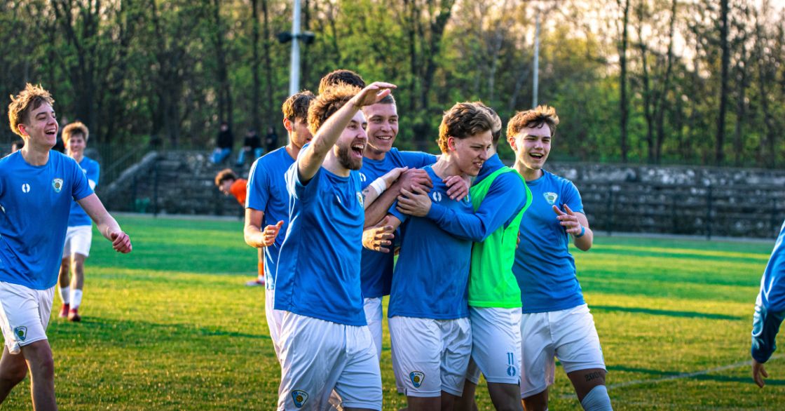 Powr&oacute;t na Parkową w wielkim stylu. Kabel rozstrzygnął w drugiej połowie.