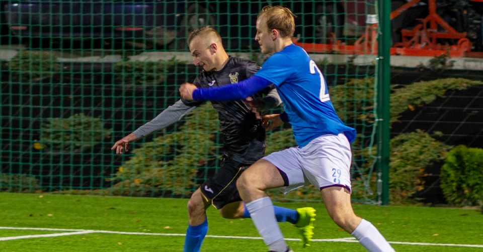 Zero z tyłu, pięć z przodu