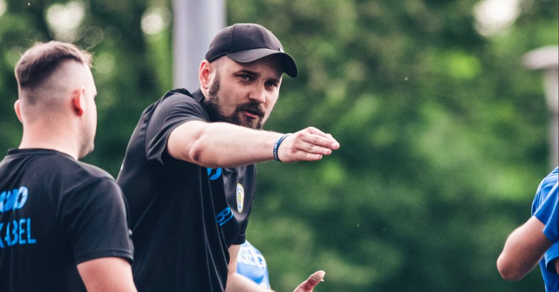 WYWIAD: Trener Bartłomiej Janeczek o przygotowaniach, zmianach kadrowych i celach na nadchodzący sezon 2024/2025.