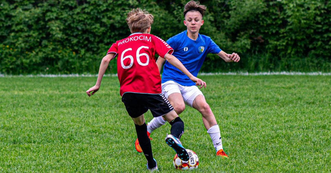 U15 na łące też sobie radzi