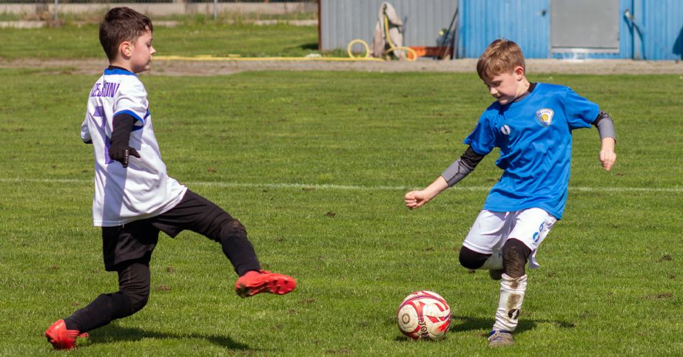 Młodzik młodszy g&oacute;rą nad Orłem Sidzina